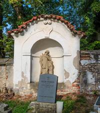 Kostel svatého Václava v Činěvsi hřbitov4.jpg