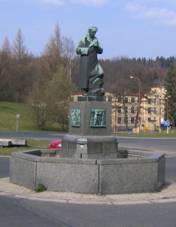 https://upload.wikimedia.org/wikipedia/commons/thumb/f/fe/Asch-Goethedenkmal.jpg/800px-Asch-Goethedenkmal.jpg