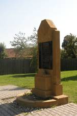 Pamatnik obetem z valky 2 (Benesov, Blansko District).jpg