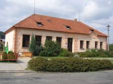 Zakladni skola Jablonany.JPG