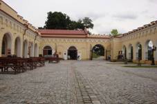 Ndvo zmku Letovice.JPG