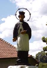 Sebranice - socha sv. Jana Nepomuckho.JPG