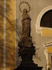 Ronov nad Doubravou - socha Panny Marie (1).JPG