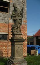 Ronov, sochy svatého Prokopa a svatého Jana Nepomuckého.jpg
