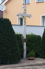 Kříž u kaple v Jivnu (Q104975478).jpg