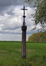 Kříž jihozápadně od Libíva u rozcestí (Q104973045).jpg