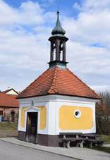 Chapel of the Coronation of Virgin Mary in Plešovice 02.jpg
