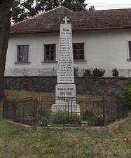 Horn� Slatina, pomn�k.JPG