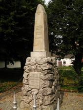 Popeln, pomnk zruen roboty.jpg