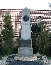 Bulovka (okres Liberec), pomnÃ­k Hanse Kudlicha (1).jpg