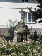 Doln Lhota (ZL), pomnk.jpg