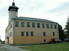 http://upload.wikimedia.org/wikipedia/commons/thumb/8/89/Zamek_Drevohostice.JPG/300px-Zamek_Drevohostice.JPG