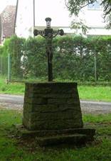 Křížek v Litni (Q66566703).jpg