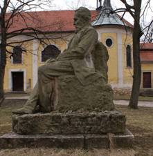 Pomník Čech Liteň - z levého boku zblízka - j-s.JPG