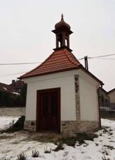 Kaple na návsi v Oseku (Q66565988) 01.jpg