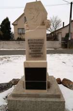 Pomník padlým ve světových válkách v Oseku (Q66565987) 02.jpg