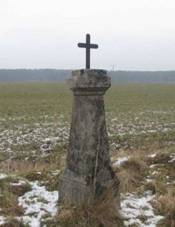 Kříž východně od Nemněnic (Q66056402).jpg
