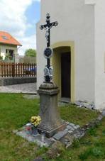Kříž u kaple v Budíkově (Q104873962).jpg