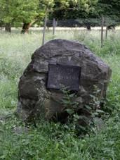 idlochovice zmeck park Tyrv pomnk.jpg