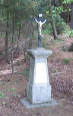 Kříž u cesty k rozhledně Štěpánka u Příchovic (Q104981319) 01.jpg