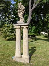 Krásná (dříve Šumburk, Schumburg) - socha sv. Josefa.jpg