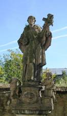 https://upload.wikimedia.org/wikipedia/commons/thumb/f/f4/Socha_sv._Jana_Nepomuck%C3%A9ho_%28M%C4%9Bsto_Javorn%C3%ADk%29.JPG/800px-Socha_sv._Jana_Nepomuck%C3%A9ho_%28M%C4%9Bsto_Javorn%C3%ADk%29.JPG