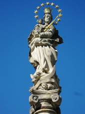 File:Sloup se sochou Panny Marie (Vidnava), socha.JPG