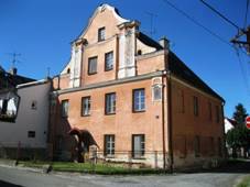 File:M&ecaron;stsk d&uring;m kat&uring;v (Vidnava).JPG