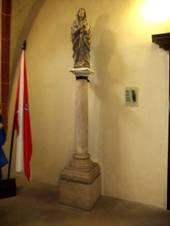 Jihlava, radnice, socha Panny Marie.jpg