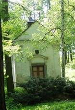 Kaple Panny Marie Pomocn a 4trncti sv. pomocnk v zmeckm parku