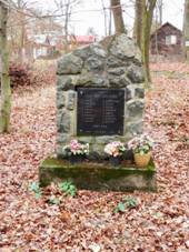 Pomník obětem 2. světové války v Ohrobci (Q66566751) 01.jpg
