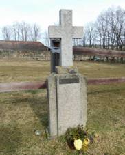 Kříž na místě zrušeného hřbitova v Těptíně (Q94436116).jpg