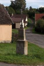 Kříž u kaple ve Svatavě (Q67184590).jpg