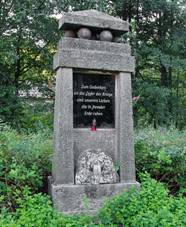 Mlýnská (Kraslice) pomník obětem války (2) .jpg