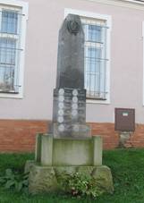 Chvalnov, pomnk.jpg