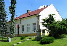 Budova bval koly v Tnkch