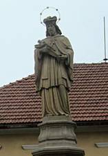 Kaple a socha sv. Jana Nepomuckho