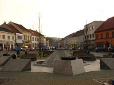 https://upload.wikimedia.org/wikipedia/commons/thumb/6/61/Kyjov_-_Masaryk_Square_-_East.jpg/1280px-Kyjov_-_Masaryk_Square_-_East.jpg