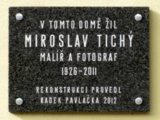 https://upload.wikimedia.org/wikipedia/commons/thumb/5/52/Plaques_Tichy.jpg/1280px-Plaques_Tichy.jpg
