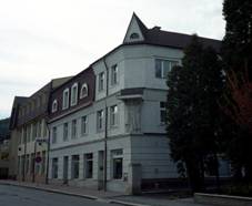 Rondokubistick dm u gymnzia v Litomylsk ulici, lto 2002