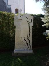 https://upload.wikimedia.org/wikipedia/commons/thumb/1/1a/Memorial_of_fallen_in_Doln%C3%AD_%C3%9Ajezd%2C_Svitavy.jpg/800px-Memorial_of_fallen_in_Doln%C3%AD_%C3%9Ajezd%2C_Svitavy.jpg