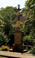 Kapli�ka u hlavn� silnice