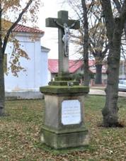 Kříž na návsi v Čachovicích (Q104874448).jpg