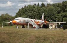 Ilyushin Il-18, Expressway R10, restaurant (1).jpg