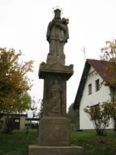 https://upload.wikimedia.org/wikipedia/commons/c/cf/Ou%C4%8D%2C_socha_svat%C3%A9ho_Jana_Nepomuck%C3%A9ho.jpg
