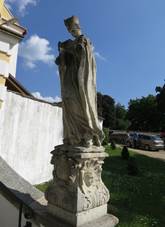 https://upload.wikimedia.org/wikipedia/commons/thumb/d/d3/Statue_of_Saint_John_Sarkander_in_Budkov%2C_T%C5%99eb%C3%AD%C4%8D_District.JPG/800px-Statue_of_Saint_John_Sarkander_in_Budkov%2C_T%C5%99eb%C3%AD%C4%8D_District.JPG