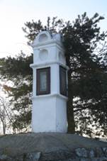 https://upload.wikimedia.org/wikipedia/commons/thumb/b/b9/Wayside_shrines_in_Budkov%2C_T%C5%99eb%C3%AD%C4%8D_District.JPG/800px-Wayside_shrines_in_Budkov%2C_T%C5%99eb%C3%AD%C4%8D_District.JPG