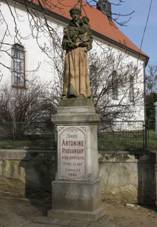 Horn Kounice - socha sv. Antonna Padunskho u kostela.jpg
