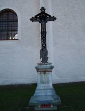 Cross near Church of Saint Luke in Mysliboice, Teb District.JPG