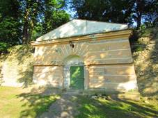 Entrance of garden building of Chateau in Tavkovice, Znojmo District.JPG